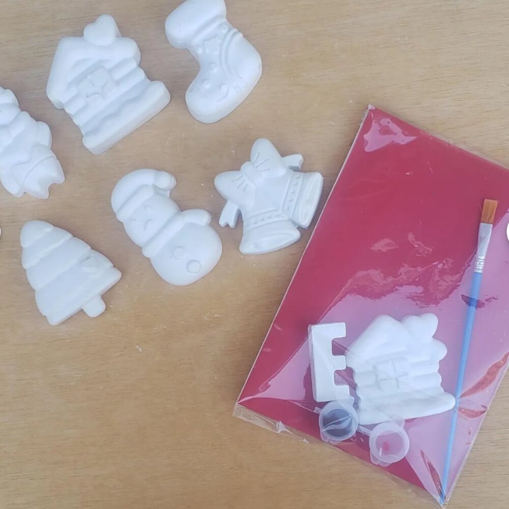 White Christmas DIY Christmas Paint Kit Set one figure and 1 letter nwot